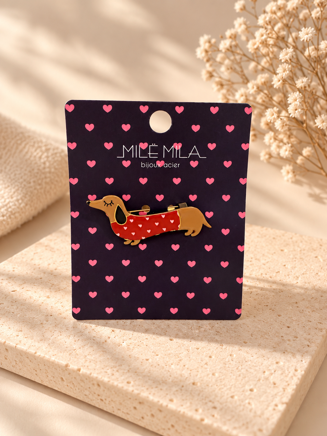 Teckel broche / pin - rood vestje