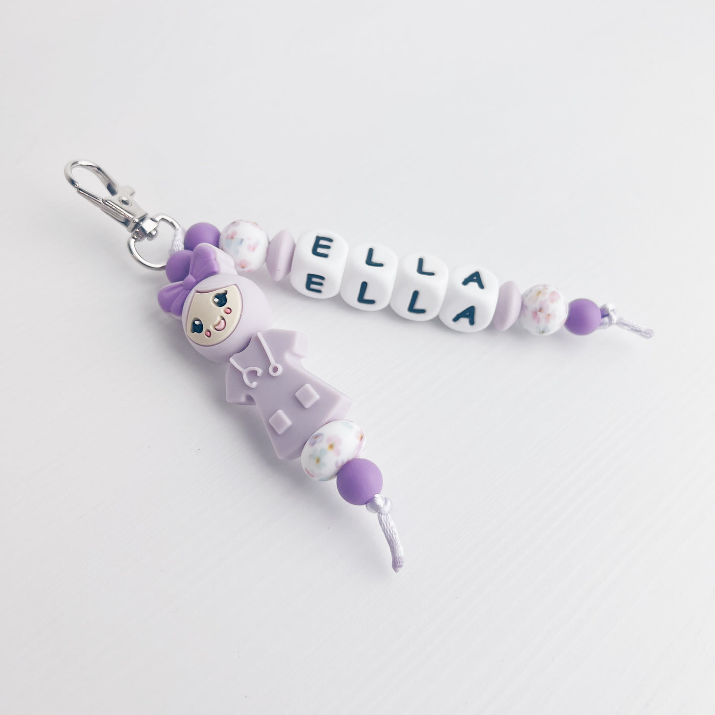 Sleutelhanger - verpleegster  - popje van geluk lila/paars met naam