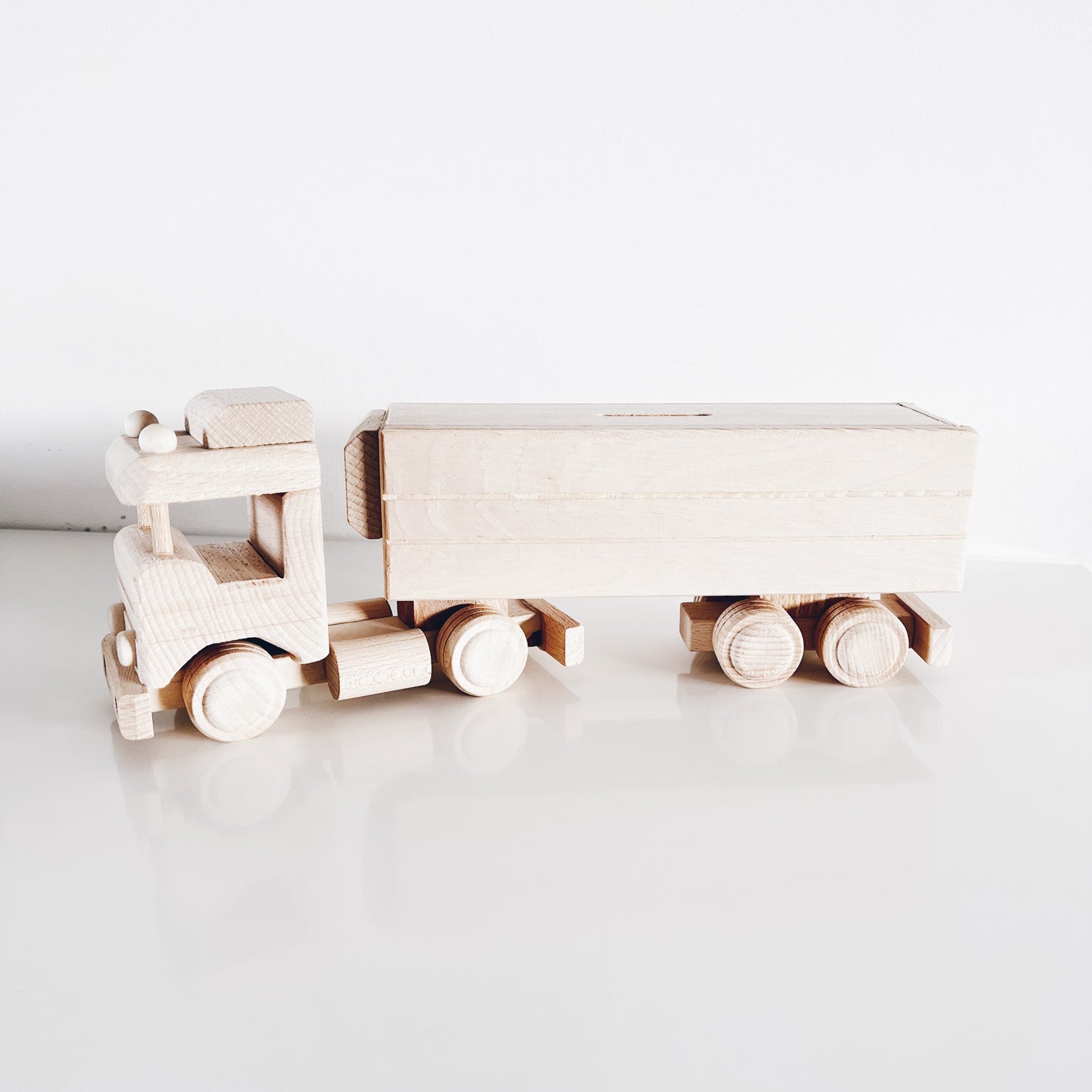 VRACHTWAGEN - SPAARPOT MET NAAM