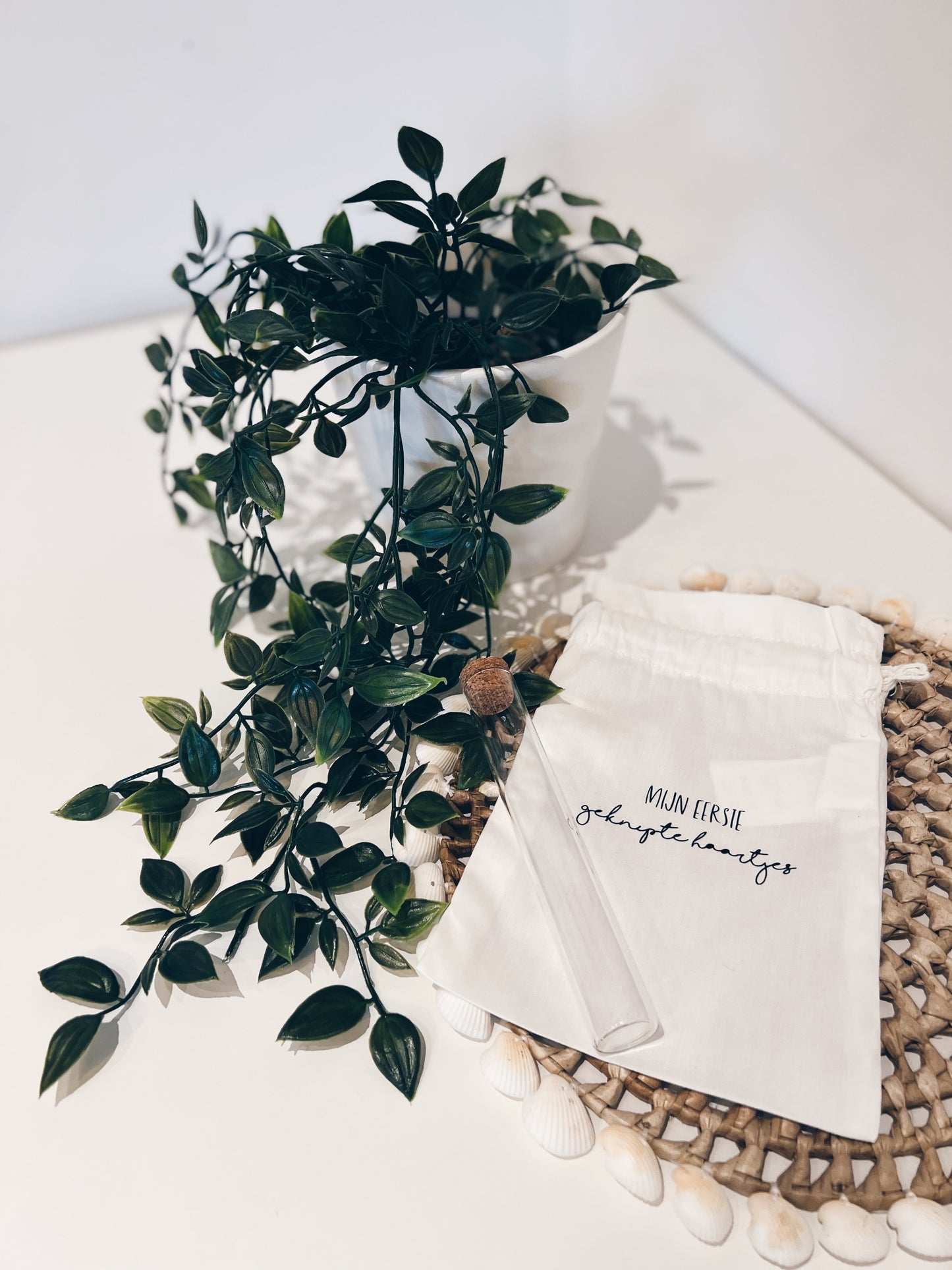 Herinneringszakje - mijn eerste geknipte haartjes