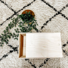 Afbeelding in Gallery-weergave laden, Memorybox met naam - Small - schuifdeksel
