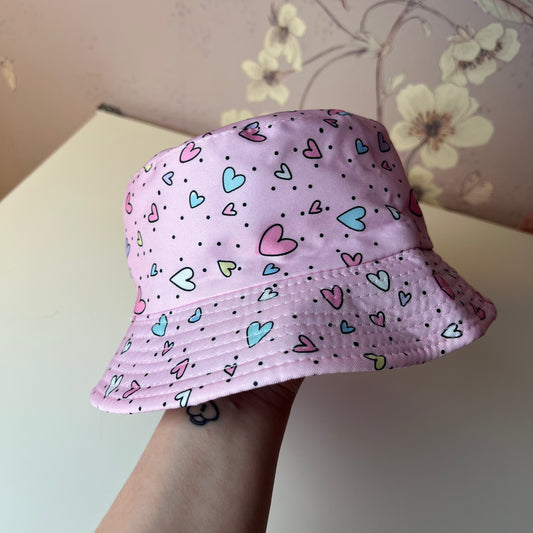 Buckethat- hartjes
