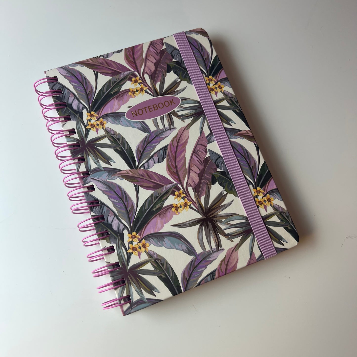 COSTUM NIGHT + NOTITIEBOEKJE MET BIJHORENDE PEN