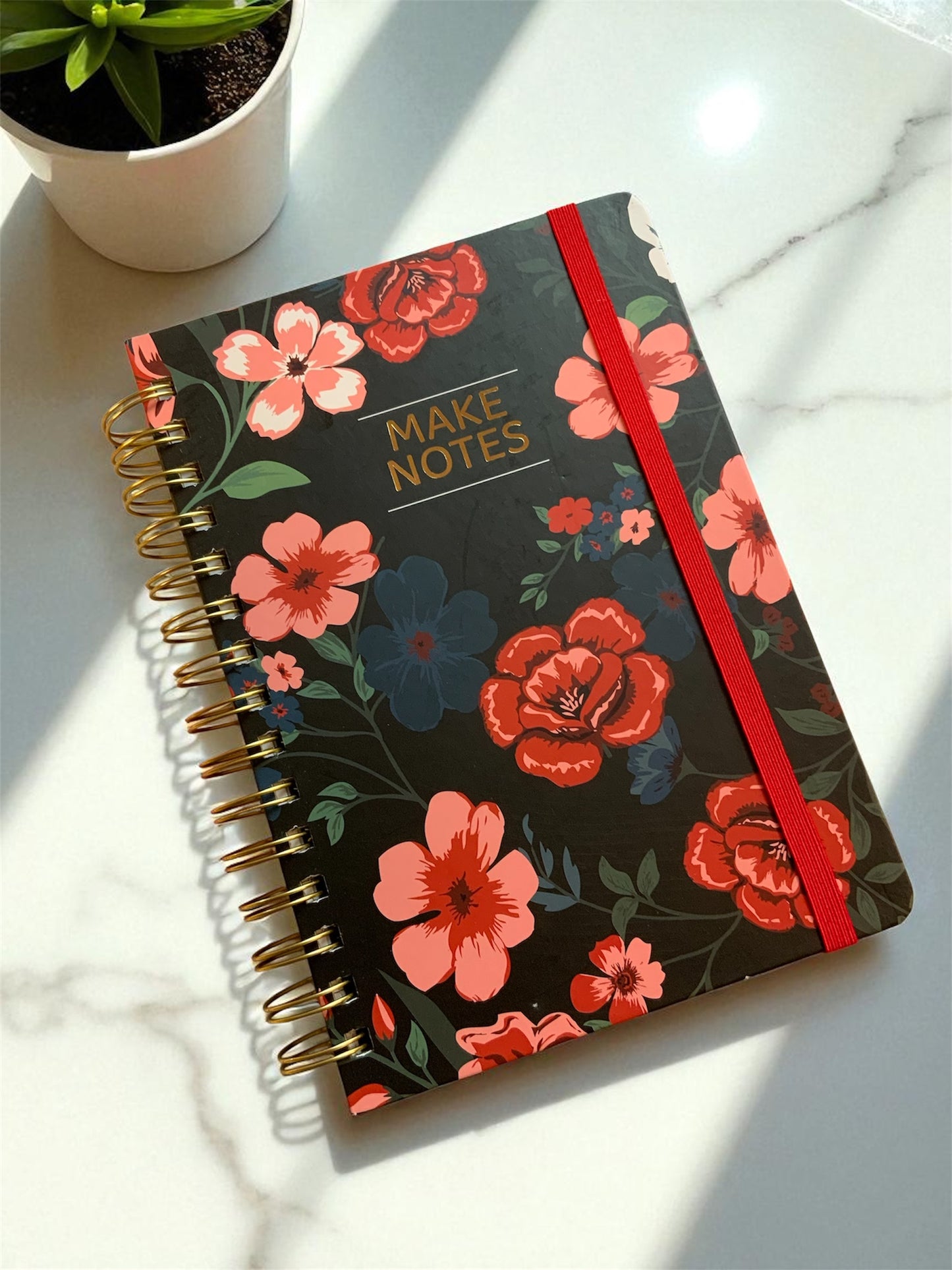 COSTUM NIGHT + NOTITIEBOEKJE MET BIJHORENDE PEN