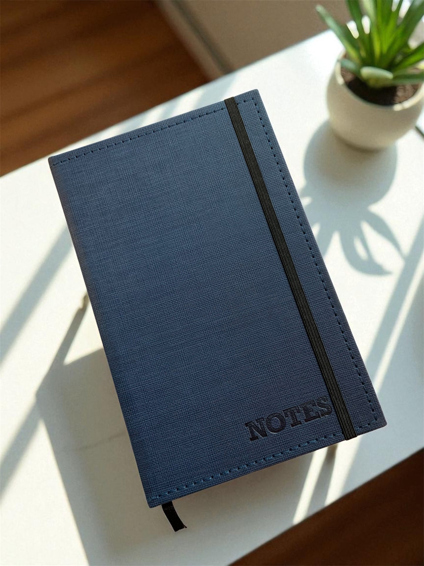 COSTUM NIGHT + NOTITIEBOEKJE MET BIJHORENDE PEN