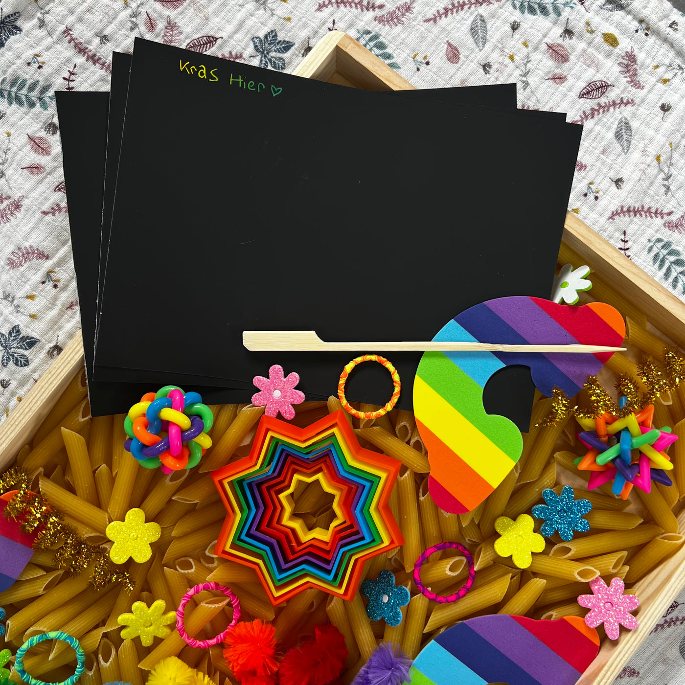 SENSORYPLAY - rainbow tray