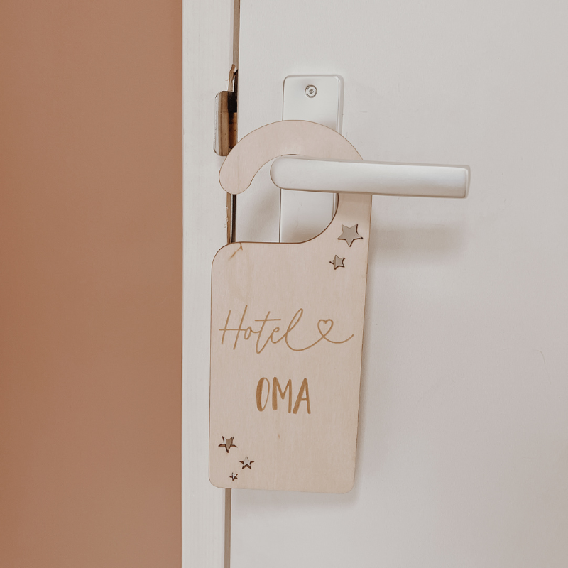 Houten Deurhanger -  Deurhanger Hotel Oma